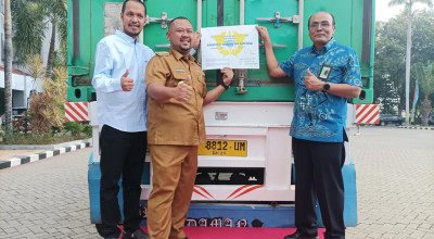 Bupati Gresik Lepas Ekspor Perdana Pakan Ternak, Bukti UMKM Mampu Tembus Pasar Global