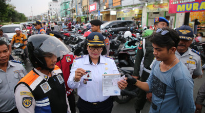 Tempat Usaha Wajib Sediakan Jukir, Eri: Kalau Tidak Mau Jangan Buka di Surabaya