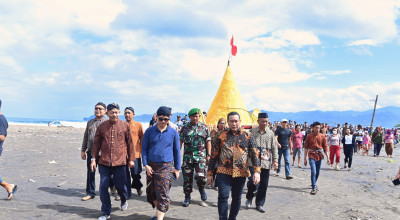 Melihat Labuh Laut di Pantai Konang Trenggalek, Sedekah para Nelayan