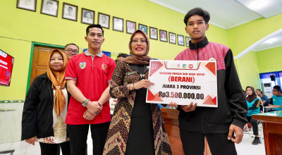 Mas Dhito Beri Beasiswa Puluhan Atlet Berprestasi