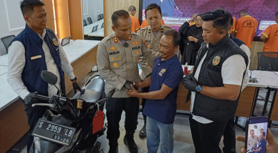 Polres Lamongan Kembalikan Motor Curian Milik Petani