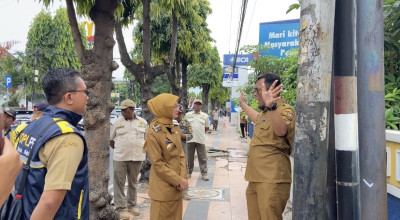 Dinas PUPR Kota Kediri Cabut 40 Tiang Seluler Tanpa Rekomtek di Jalan Brawijaya