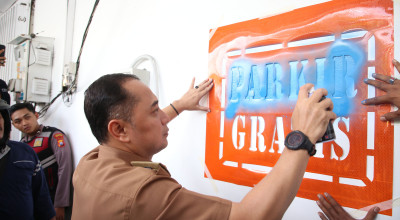 Cara Wali Kota Surabaya Lindungi Konsumen dan Pengusaha dari Jukir Liar