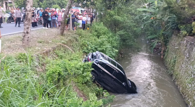 Mobil Anggota DPRD Tulungagung Terjun Sungai usai Kecelakaan, Ini Kronologinya