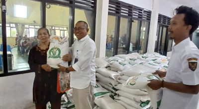 Bulog Kediri Salurkan Bantuan Pangan Beras 5 Juta Kilogram