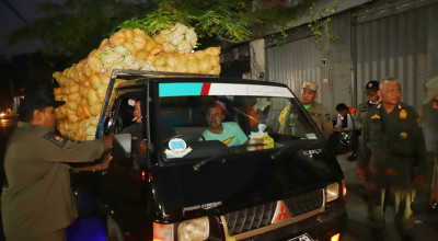 Pedagang Tak Resmi di Pasar Keputran Surabaya Ditertibkan