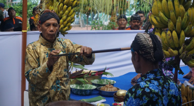 Melihat tradisi Jamasan Tombak Kyai Upas di Tulungagung