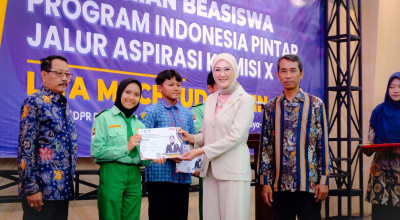 Lita Machfud Arifin Salurkan Beasiswa PIP Untuk Siswa Surabaya-Sidoarjo
