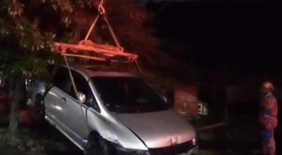 Mobil Honda Tercebur Sungai di Surabaya, Begini Kondisinya