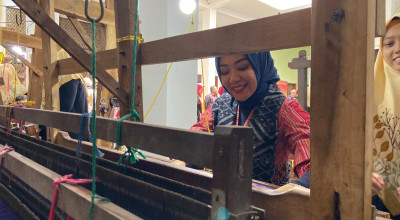 Istri Wali Kota Probolinggo Kepincut Kain Tenun Ikat Bandar Kidul Kota Kediri