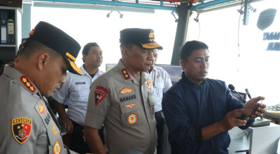 Kapolda Jatim Pantau Pencarian Korban KMP Tunu Pratama Jaya, Kerahkan Peralatan Lengkap
