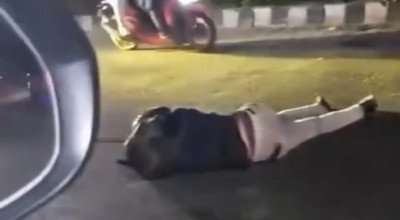 Pemotor Asal Nganjuk Hantam Truk di Tikungan SLG Kediri Arah Menang