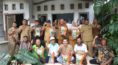 Mas Dhito Salurkan Ribuan Kilogram Benih Jagung dan Padi, Ringankan Beban Petani
