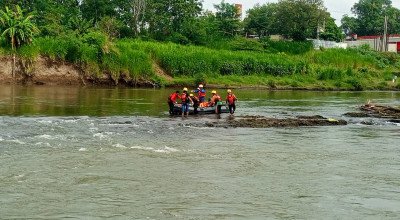 Jenazah Perempuan Kenakan Baju Tidur Mengapung di Sungai Brantas Tulungagung