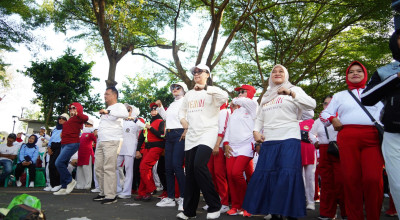 Senam Bersama Ratusan Lansia, Mbak Cicha: Supaya Tetap Bugar di Usia Senja