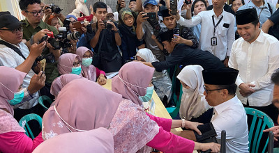 Menko PMK Tinjau Pemeriksaan Kesehatan Gratis di Ponpes Lirboyo Kediri