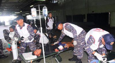 Foto: Latihan Manuver Lapangan Uji Kesiapsiagaan SAR Koarmada II di Selat Madura