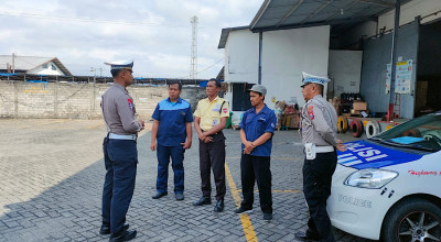 Cegah Overload, Polisi Edukasi Sopir Angkutan Barang di Kediri Soal Keselamatan