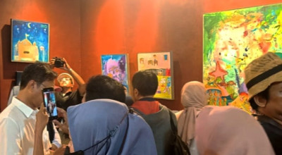 Lukisan Azzahra dalam Pameran Tunggal di Surabaya Dikoleksi Kolektor Jakarta