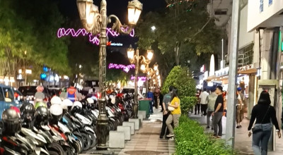 Parkir Tepi Jalan Tunjungan Surabaya Bikin Macet, Ini Solusi Eri Cahyadi