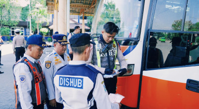 Ramp Check di Terminal Bunder Gresik, 2 Bus Langgar Aturan Uji KIR