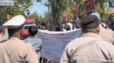 Sejumlah Mahasiswa Demo di BKD Jatim, Ini Tuntutannya