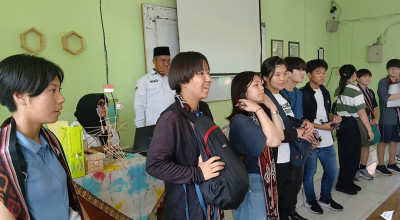 10 Siswa Jepang Belajar Budaya Indonesia di MAN 1 Lamongan.