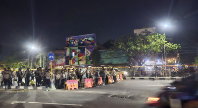 Jalan Wonokromo Surabaya Dijaga Ketat, Tambahan Demonstran Dihalau