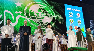 Ribuan Warga Ikuti Selawat di Alun-alun, Gus Fawait: Semoga Jember Bebas Persoalan