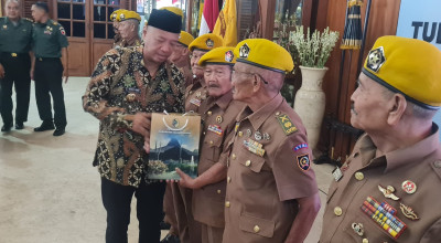 Peduli Kepada Veteran, Bupati Tulungagung Gatut Sunu Janjikan Bantuan Kursi Roda