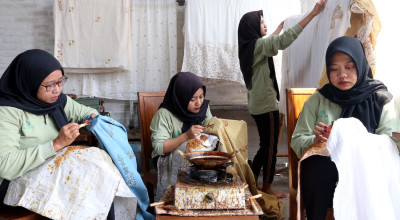 Foto: Ulur Wiji, Batik Kontemporer untuk Gaya Hidup Berkelanjutan