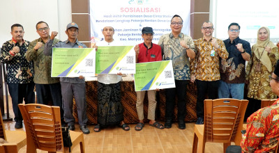 Puluhan Pekerja Rentan Desa Leran Gresik Resmi Jadi Peserta BPJS Ketenagakerjaan