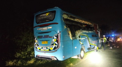 Bus Rombongan Alumni SMEA Negeri Jombang Alami Kecelakaan di Tulungagung