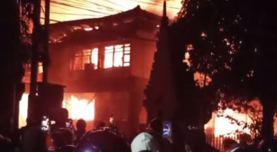Demo di Kediri Pecah, Gedung DPRD hingga Kantor Polisi Dibakar