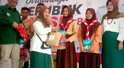 IIDI Gresik Beri Bantuan Makanan Bergizi dan Kacamata untuk Siswa SRMA Sidayu