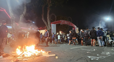 Gedung Grahadi Surabaya Kembali Dikepung Demonstran, Tak Ada Atribut Mahasiswa