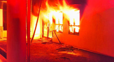 Gedung DPRD Kabupaten Blitar Tak Luput Dari Aksi Pembakaran Massa