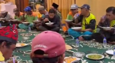 Usai Selawat, Bupati Jember Gus Fawait Ajak Makan Penyapu Jalan di Pendopo