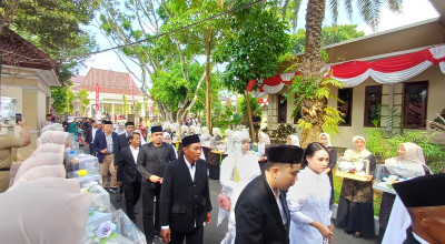 Bupati Lamongan Ngunduh Mantu 31 Pengantin Isbat Nikah