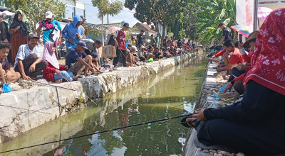 Serunya Lomba Mancing Ikan Lele di Lamongan