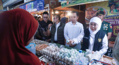 Dampak Krisis BBM, Gubernur Khofifah Pantau Harga di Pasar Tanjung Jember