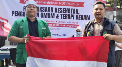 Semarak Kemerdekaan, Yayasan Darul Ibad An Nabawi Bagikan Bendera Merah Putih