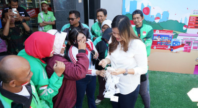 Pertamina Patra Niaga Jatimbalinus Semarakkan HUT ke-80 RI Bersama Komunitas Ojol Surabaya