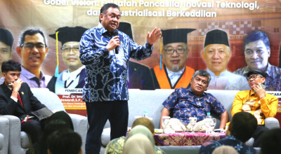 Rachmat Gobel Bahas Pancasila, Teknologi, dan Industrialisasi Berkeadilan di Unair Surabaya