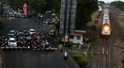 Harmoni Rel dan Kehidupan, Ketika Lokomotif Jadi Tumpuan Masyarakat Urban