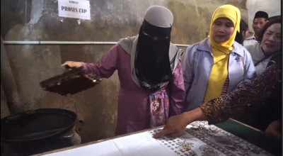 Unitomo Kembangkan Batik Pamekasan, Ada Mesin Baru untuk Pengrajin