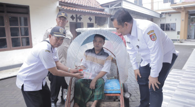 Secara Terhormat, Penyaluran Honor 22 Ribu Guru Ngaji di Jember Tanpa Antrean