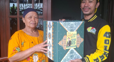 Golkar Surabaya Arif Fathoni Bagikan 1500 Sembako pada Warga