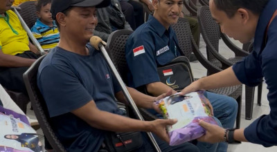 Lita Machfud Arifin Salurkan Sembako pada Komunitas Difabel Surabaya