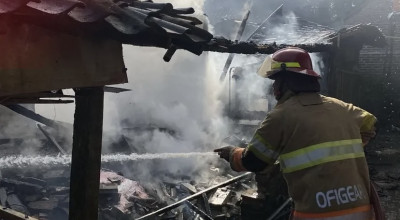 Ditinggal ke Sawah, Rumah Kakek di Kepung Kediri Hangus Tak Bersisa